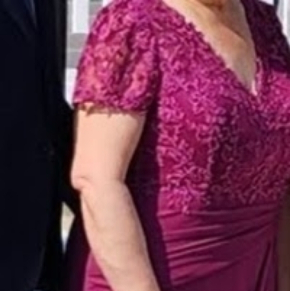 Gorgeous 😍 Jade Couture Cranberry Gown Women's Size 16